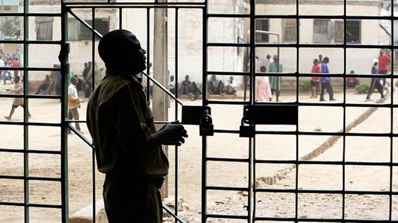 Judge rebukes Nigeria Police, frees 57 prison inmates