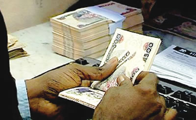 Naira rebounds, closes at 365/dollar