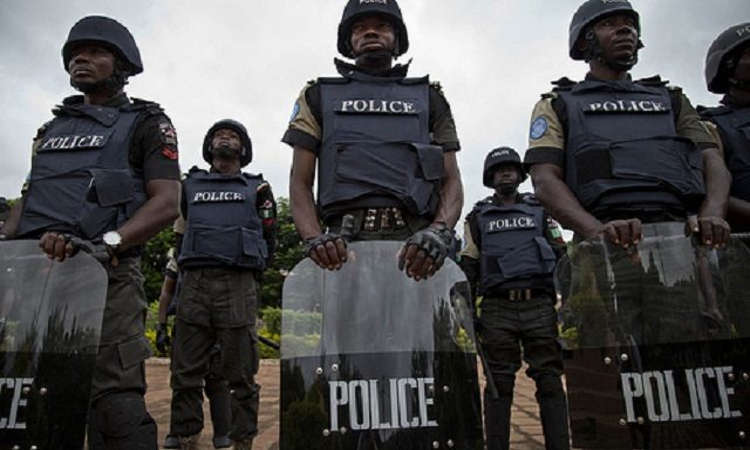 Police arrest two soldiers, four others for robbery