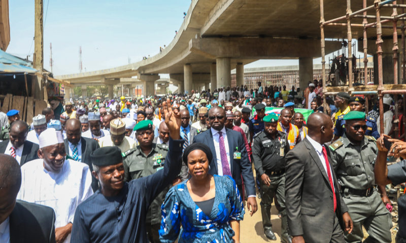 VP Osinbajo visits Sabon-Geri Market in Kano to inspect progress of the Solar power project. 24th May 2018