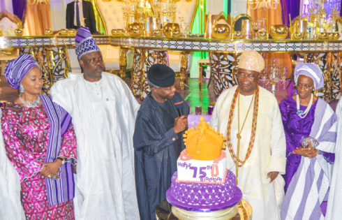 VP Osinbajo with Governor of Ogun State; Senator Ibikunle Amosun and wife Mrs. Olufunso Amosun(LEFT  and )the celebrant Alake of Egba land; Oba Adedotun Airemu Gbadebo. and wife.