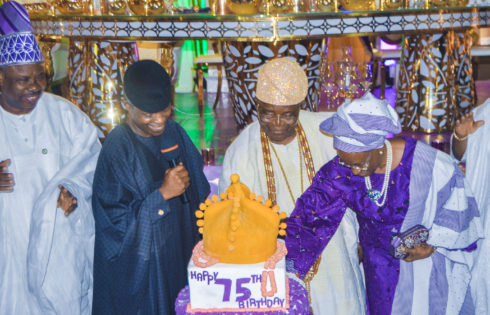 VP Osinbajo with Governor of Ogun State; Senator Ibikunle Amosun and wife Mrs. Olufunso Amosun(LEFT  and )the celebrant Alake of Egba land; Oba Adedotun Airemu Gbadebo. and wife.