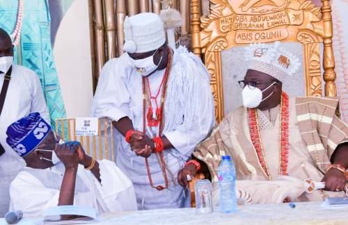 Outrage as Tinubu refuses to pay homage to Ooni of Ife at public gathering 