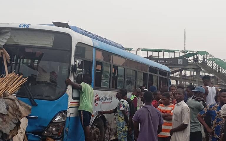 BREAKING: Truck rams into BRT on Lagos-Ibadan Expressway