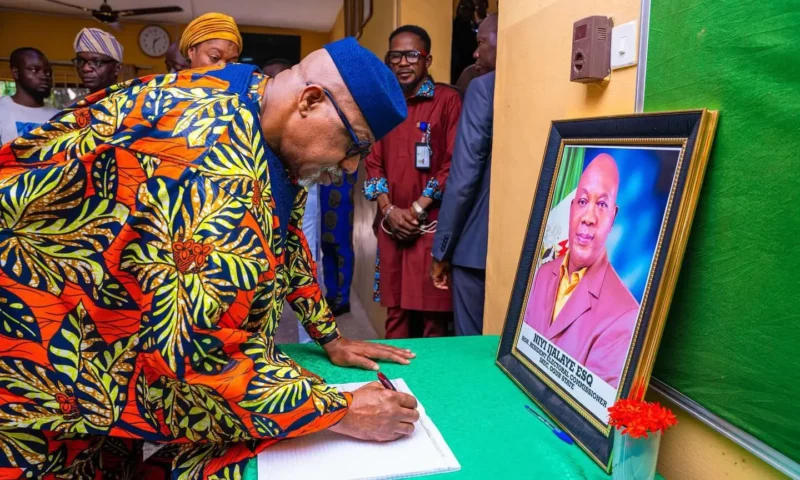 Abiodun visits Ogun INEC office, commiserates with staff over REC’s demise