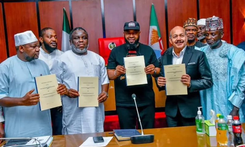 Gov Bago signs MOU to set up six sugar mills in Niger