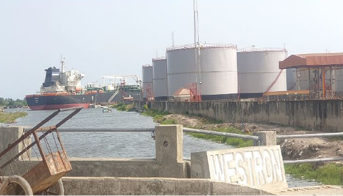 Vessels with 40.76m litres of petrol, others arrive Nigeria